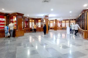 اهدای بیش از ۵۰۰ نشان‌‌های پُستی تاریخی افغانستان به موزیم آستان قدس رضوی