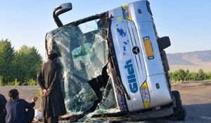 واژگونی بس مسافربری در قندوز؛ ۲۶ نفر زخمی شدند
