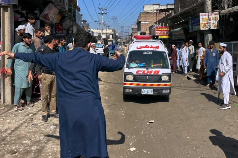 ۲۹ کشته و بیش از ۵۰ زخمی در پی فروریختن سقف یک مکتب در پیشاور
